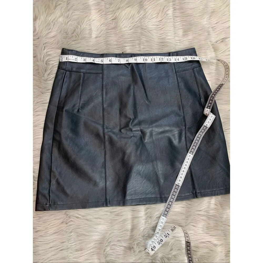 NWT- TopShop Eliesse Faux Leather Black Mini Skirt 14